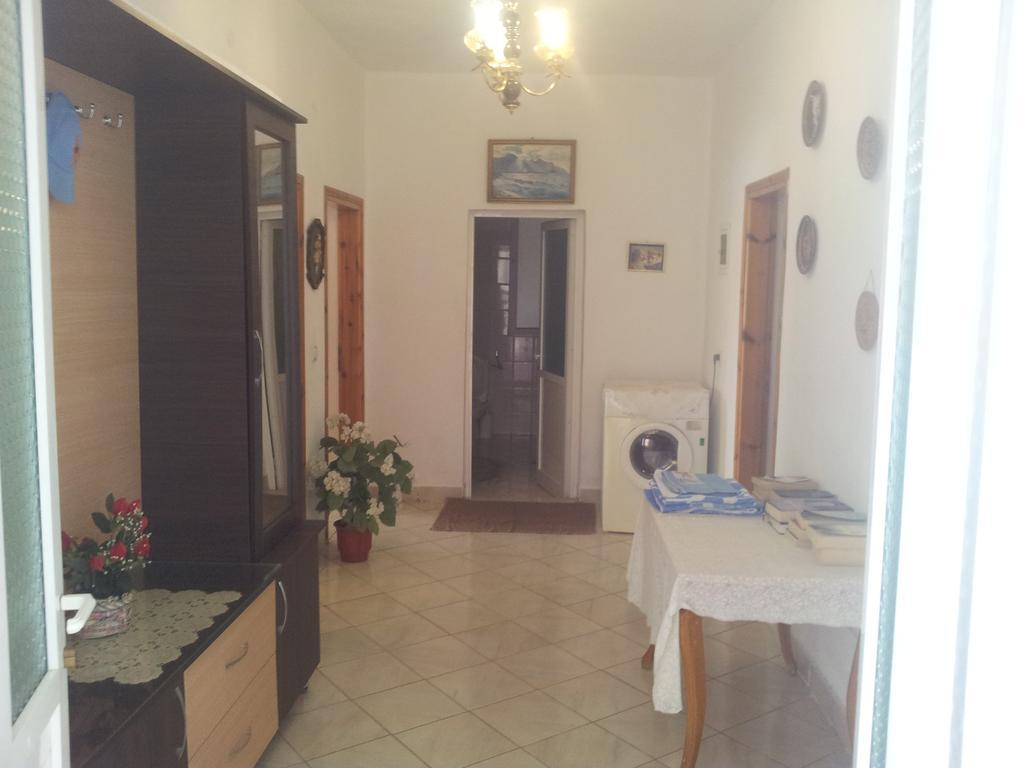 Guest House And Tavern Leo Саранде Екстериор снимка