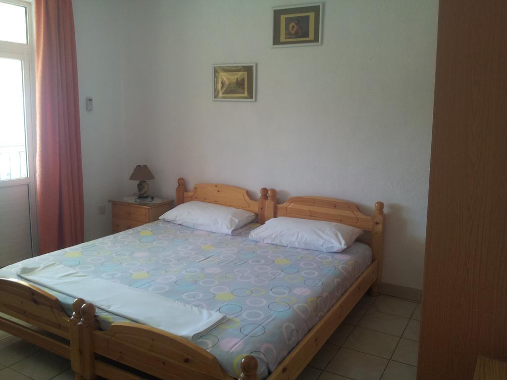 Guest House And Tavern Leo Саранде Екстериор снимка