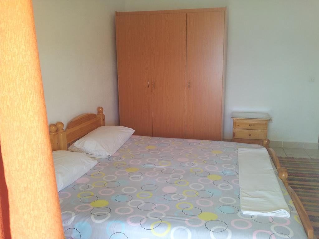 Guest House And Tavern Leo Саранде Екстериор снимка
