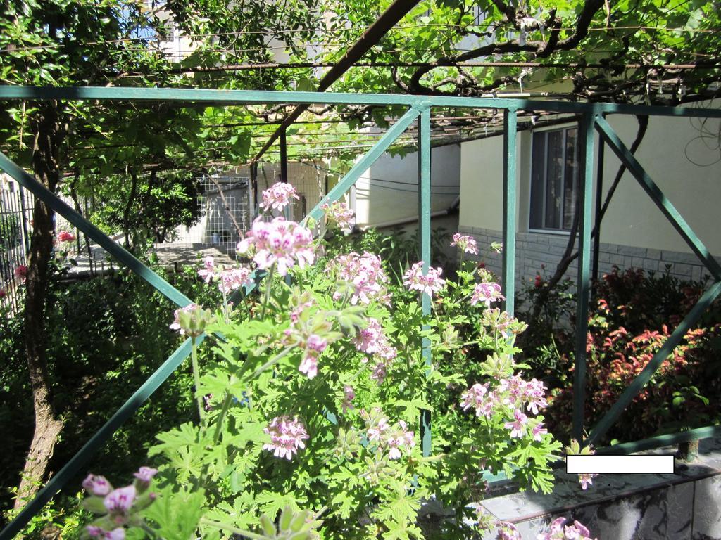 Guest House And Tavern Leo Саранде Екстериор снимка