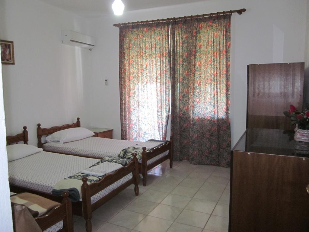 Guest House And Tavern Leo Саранде Екстериор снимка