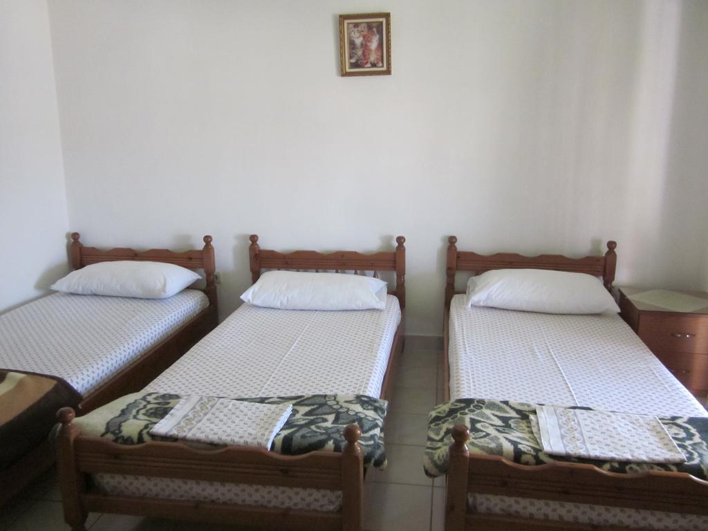 Guest House And Tavern Leo Саранде Екстериор снимка
