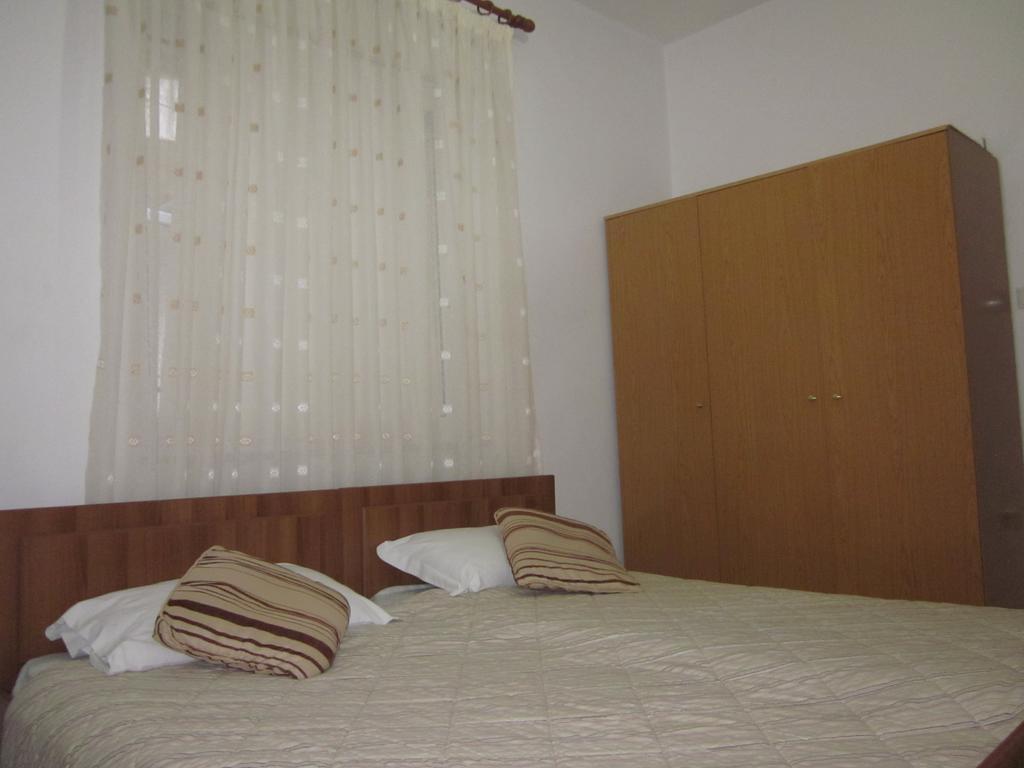 Guest House And Tavern Leo Саранде Екстериор снимка